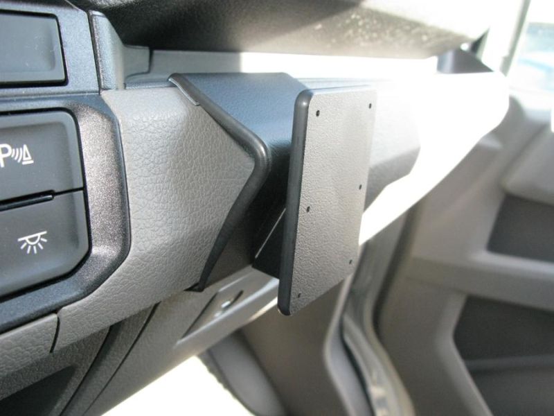 Paigaldusalus, mudelikohane Volkswagen Crafter 17-18 paremal