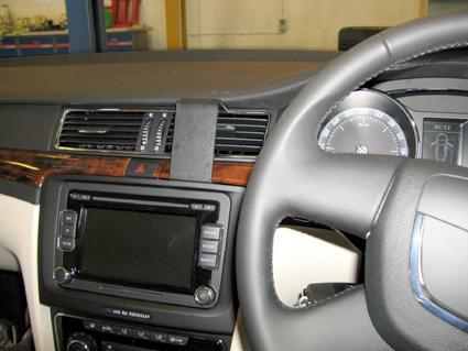 Paigaldusalus, mudelikohane Skoda Superb 09- center