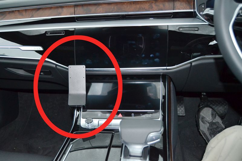 Paigaldusalus, mudelikohane Audi A8 2018-2023 keskele RHD