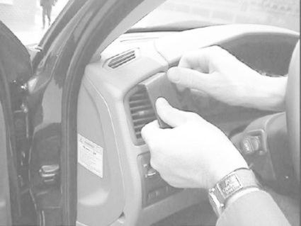 Paigaldusalus, mudelikohane Volvo S60/V70 00-05 vasak