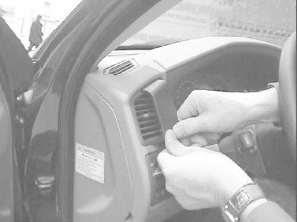 Paigaldusalus, mudelikohane Volvo S60/V70 00-05 vasak