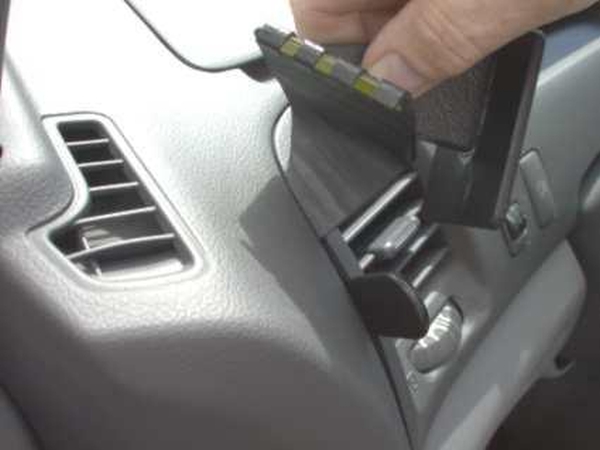 Paigaldusalus, mudelikohane Toyota Previa 01-06 Vasakule