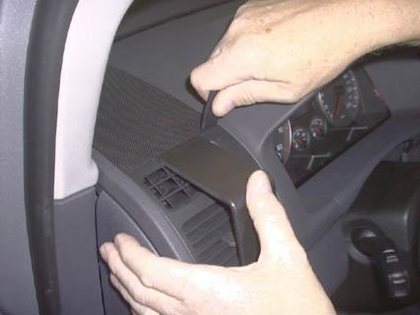 Paigaldusalus, mudelikohane VW Touran 03-13 vasakule