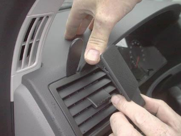 Paigaldusalus, mudelikohane Volkswagen T5 03-07 vasak