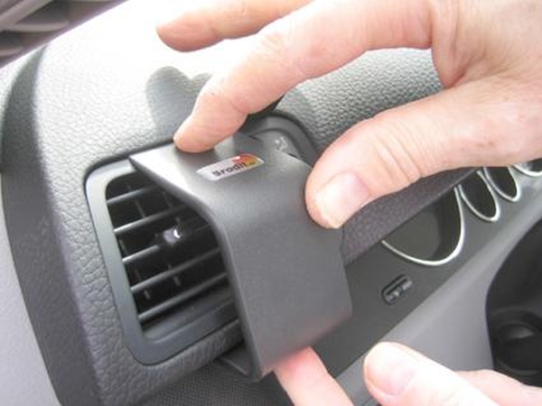 Paigaldusalus, mudelikohane VW Passat 05-13 vasakule