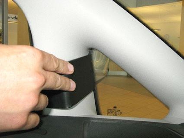 Paigaldusalus, mudelikohane VW Caddy 04-12 vasakule