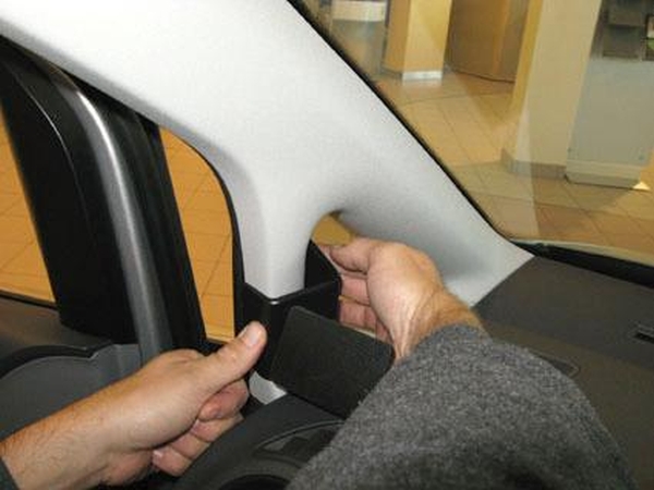 Paigaldusalus, mudelikohane VW Caddy 04-12 vasakule