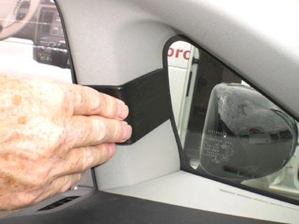 Paigaldusalus, mudelikohane Toyota Prius 10-11 vasakule