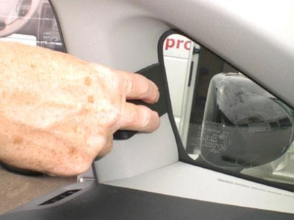 Paigaldusalus, mudelikohane Toyota Prius 10-11 vasakule