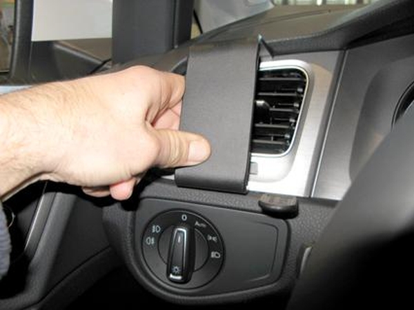 Paigaldusalus, mudelikohane VW Golf VII vasakule