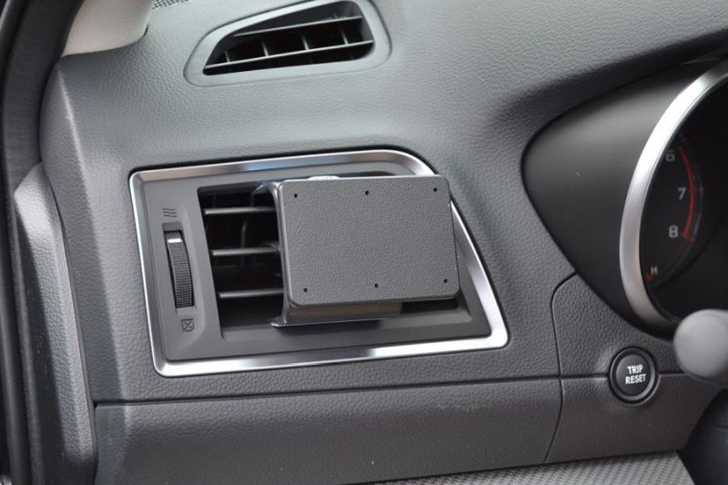 Paigaldusalus, mudelikohane Subaru Legacy 15-20 vasakul