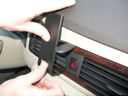 Paigaldusalus, mudelikohane Volvo S80 07-11 keskele