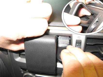 Paigaldusalus, mudelikohane Toyota Verso S 11-11 keskele