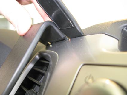 Paigaldusalus, mudelikohane Toyota Hilux 12-16 keskele