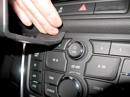 Paigaldusalus, mudelikohane Opel Mokka 13-16 keskele