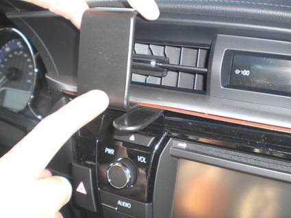 Paigaldusalus, mudelikohane Toyota Corolla 14- keskele