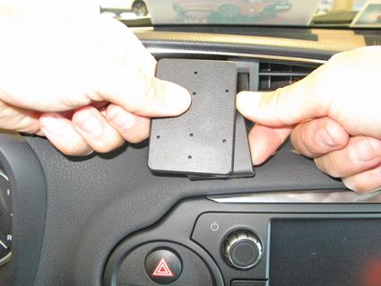 Paigaldusalus, mudelikohane Toyota Yaris 15-15 keskele