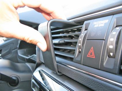 Paigaldusalus, mudelikohane Skoda Superb 16- keskele.