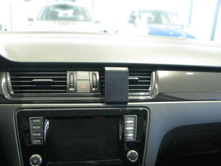 Paigaldusalus, mudelikohane Skoda Rapid 16-17 keskele