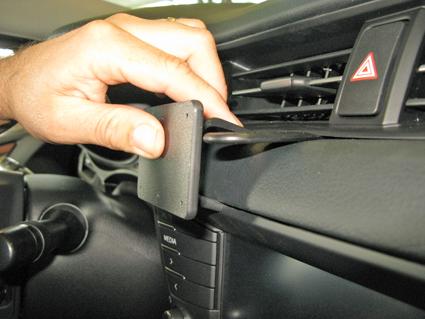 Paigaldusalus, mudelikohane Toyota Avensis 17-19 keskele