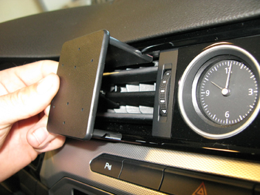 Paigaldusalus, mudelikohane Volkswagen Passat 15> keskele