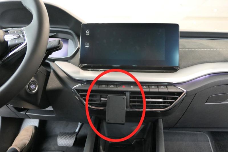 Paigaldusalus, mudelikohane Skoda Octavia IV 2020> automaat, keskele