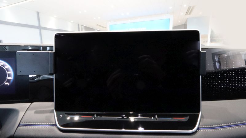 Paigaldusalus, mudelikohane VW Tiguan 2025> keskele vasakule