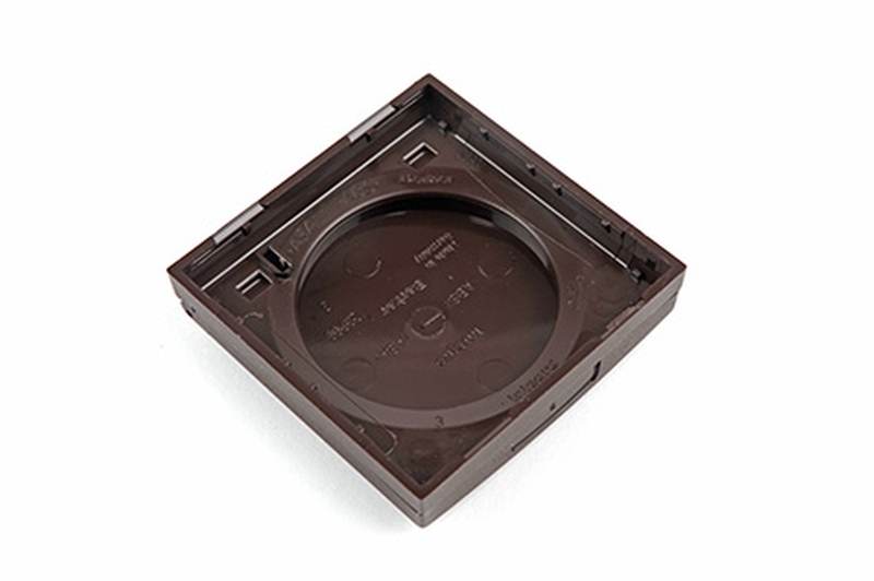 Pistikupesa raam matt pruun 1900080/81 le